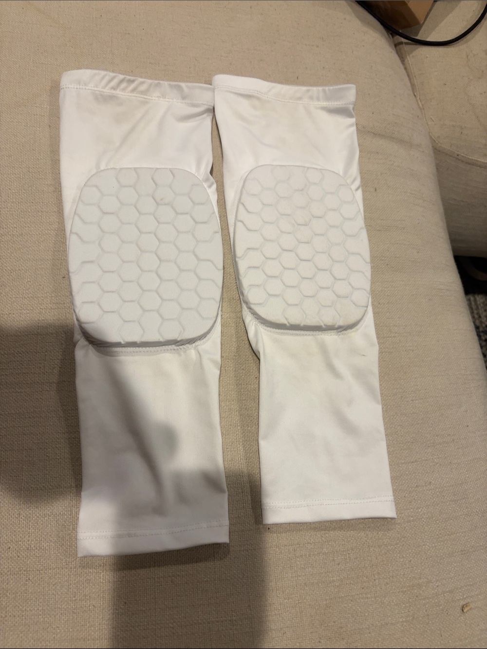set of 2 kids 12 inch honeycomb kneepads leg sleeves white used 1x 12 inches